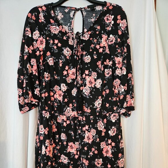 torrid Pants - Torrid black floral romper size 00‎